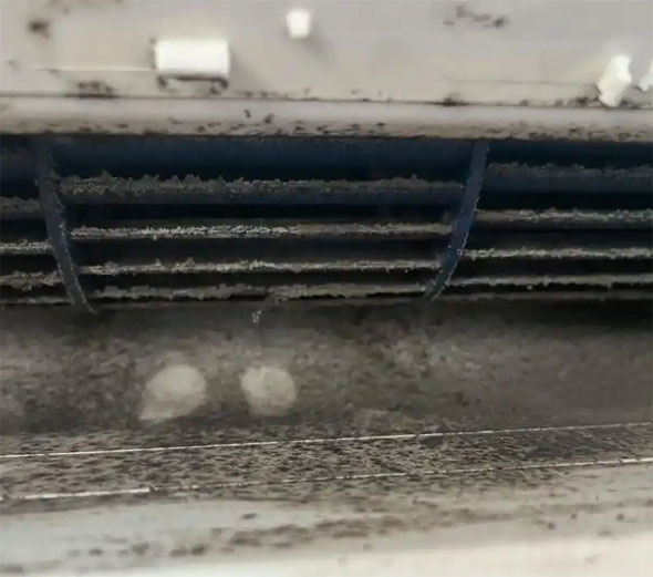 泸定空调吹的风有股烧焦味是怎么回事